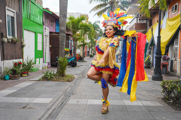 Naklejka premium Happy dancer celebrating carnival in Mexico street