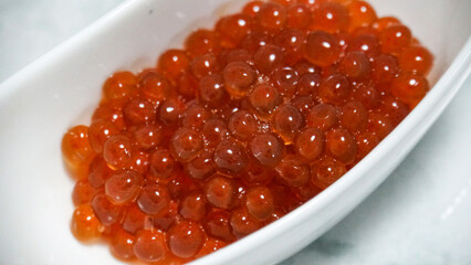一粒一粒に艶があり光り輝く宝石のような新鮮なイクラの醤油漬け