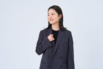 ジャケットスタイルの若いビジネスウーマン