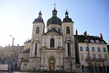 Fototapeta premium Front view of historic baroque church with surrounding architecture in Chalon sur Saone