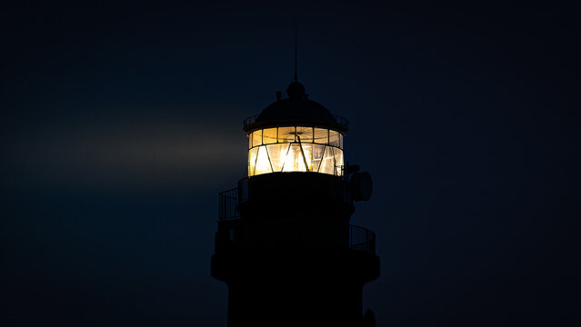 &laquo; Le Gardien de la Nuit : l&rsquo;&oelig;il qui veille sur la mer
