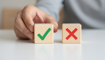 Decision Making: Green Checkmark vs Red X &ndash; Choose with Confidence