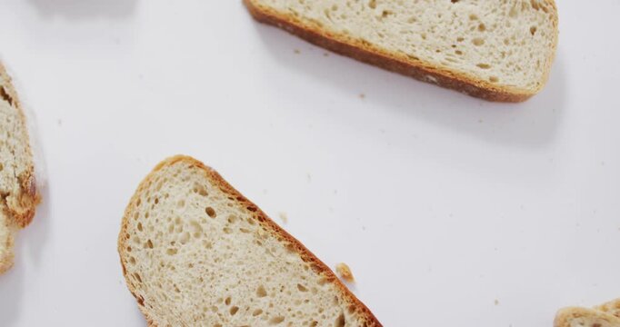 Video of slices of bread seeing from above on white background
