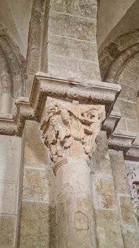 Les magnifiques chapiteaux romans de la basilique Sainte-Marie-Madeleine de V&eacute;zelay (Bourgogne, France)