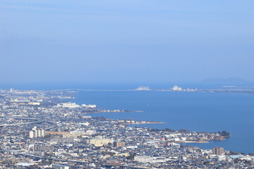 長等山テラスから見下ろした琵琶湖南湖西岸の風景