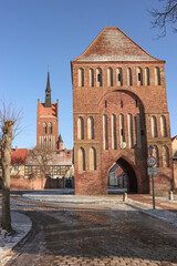 Winterliches Kleinod Usedom; Anklamer Tor mit Marienkirche
