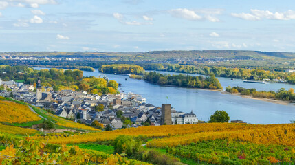 Blick &uuml;ber Rheinland bei R&uuml;desheim am Rhein