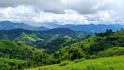 Obraz premium Lush Green Rolling Hills Under a Cloudy Sky.