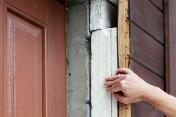 Cross-section of insulating layers in an old-style residential house.