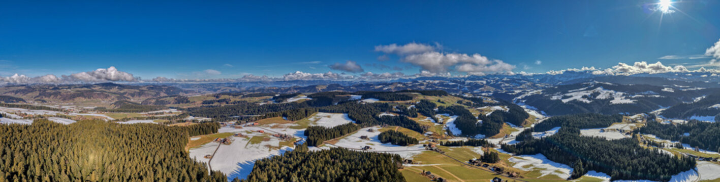 Chuderh&uuml;si, R&ouml;thenbach im Emmental, Kanton Bern, Schweiz, Luftaufnahme Februar 2026