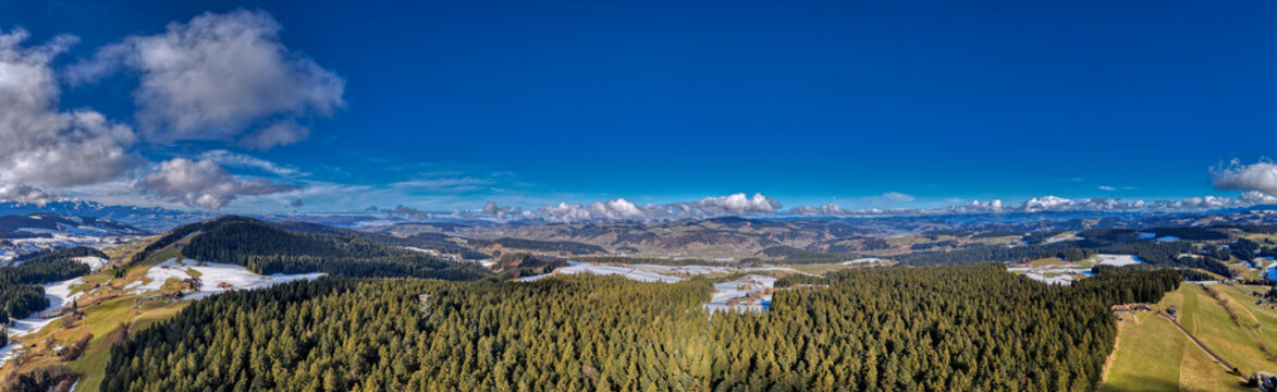 Chuderh&uuml;si, R&ouml;thenbach im Emmental, Kanton Bern, Schweiz, Luftaufnahme Februar 2026