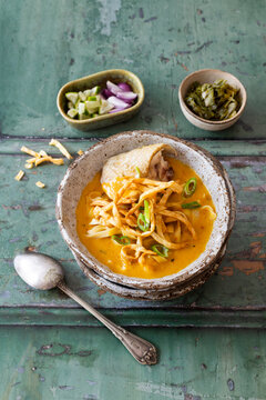 Khao Soi Curry mit H&uuml;hnchen (Gaeng Khao Soi)