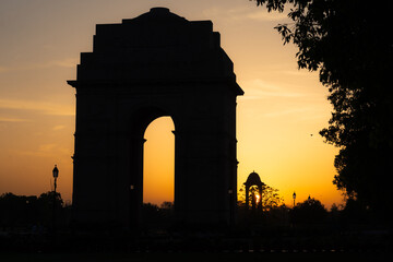 Fototapeta premium India Gate and Netaji Subhas Chandra Bose Canopy silhouette during sunrise - New Delhi, India
