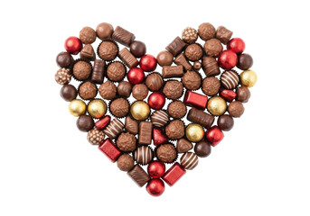 A heart-shaped arrangement of colorful fruits and vegetables. isolated on transparent background