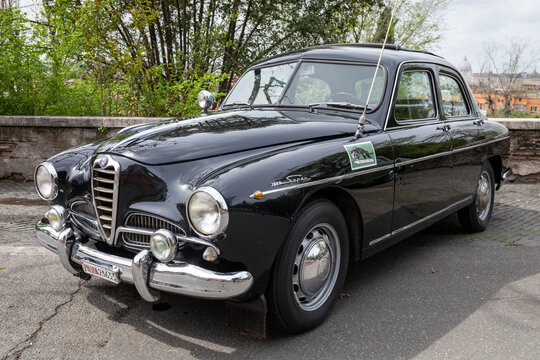 Vintage Alfa Romeo 1900 Super Italian Police car