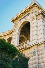Fototapeta premium Majestic architecture of palais longchamp in marseille with lush greenery