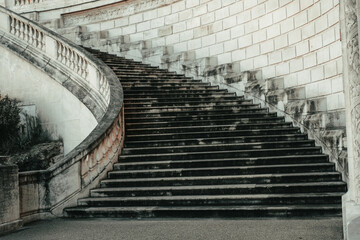 Obraz premium Historic stone staircase with elegant curved design in urban setting