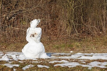 Letzter Schneemann im Fr&uuml;hling