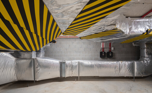 Industrial HVAC system with insulated ducts
