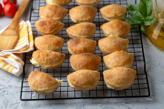 Tiropit&aacute;kia Kourou; small cheese pies, puff pastries