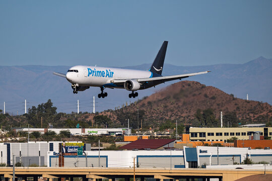 sky harbor airport 2-3-2026 Phoenix, AZ USAAmazon Prime Air Boeing 767-300BDSF N431AZ sunset arrival into Phoenix Sky Harbor Intl. Airport.