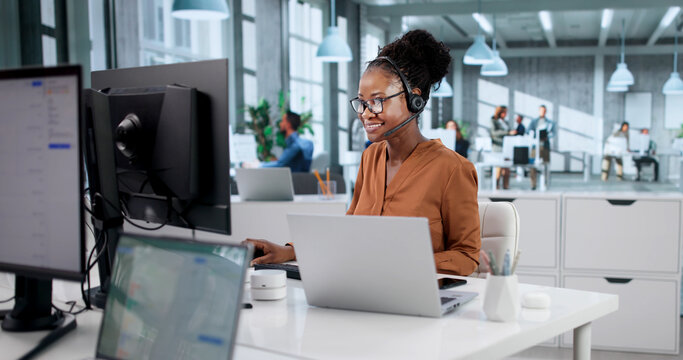 Tech Support Specialist Helping Customer