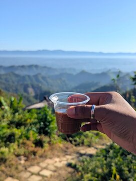 Enjoying Morning Tea with a Stunning View of Sea of Clouds in the Mountains