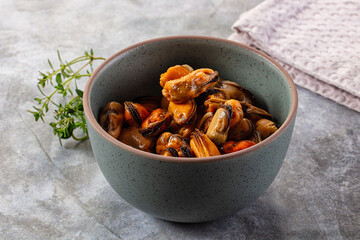Fototapeta premium Peeled mussels heap in the bowl