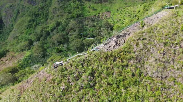 La Chaquira offers a unique mix of history and nature, with pre-Columbian engravings and dramatic river views.