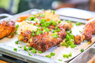 骨付き鶏を素揚げにした中華料理の油淋鶏