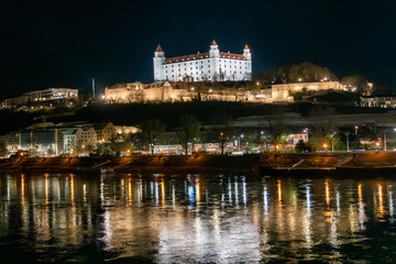 Fototapeta premium Bratislava castle on the hill over Danube river after sunset in the Bratislava old town, capital of Slovakia