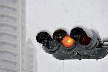 雪の日の信号機
