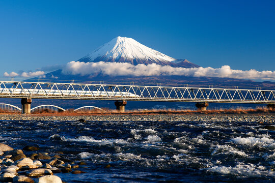 日本の象徴・富士山の写真画像