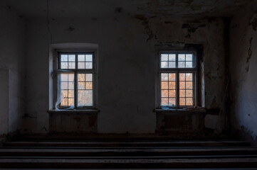 Fototapeta premium Abandoned Historic Palace in Eastern Europe