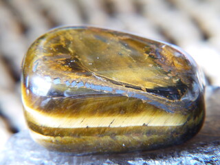 綺麗な天然石（タイガーアイ）