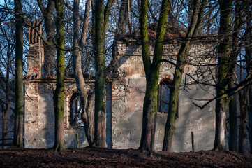 Fototapeta premium Abandoned Historic Palace in Eastern Europe