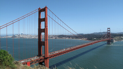 Fototapeta premium Golden Gate Bridge Side View Over the Bay