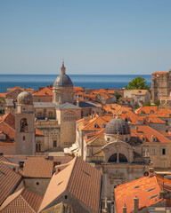 Fototapeta premium Scenic vertical view of Dubrovnik historic center featuring medieval buildings and coastal horizon. Mediterranean atmosphere and rich details suit travel guides and destination branding