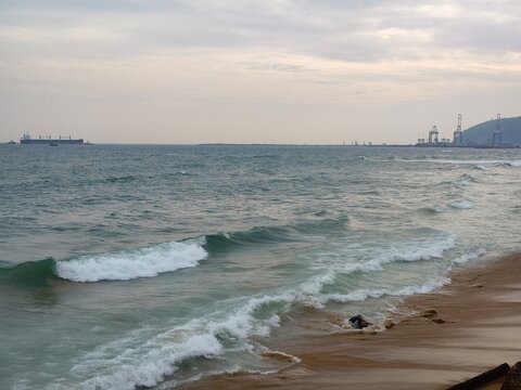 Murudeshwar Beach &ndash; Golden Sand, Water Sports, Sunset View with Shiva Statue Silhouette
