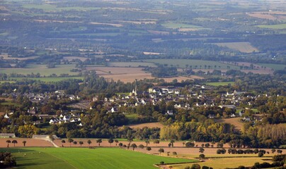 La ville de Spezet dans la campagne Bretonne vu de montgolfi&egrave;re en Finist&egrave;re France
