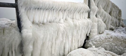 Eispanzer an der Ostsee