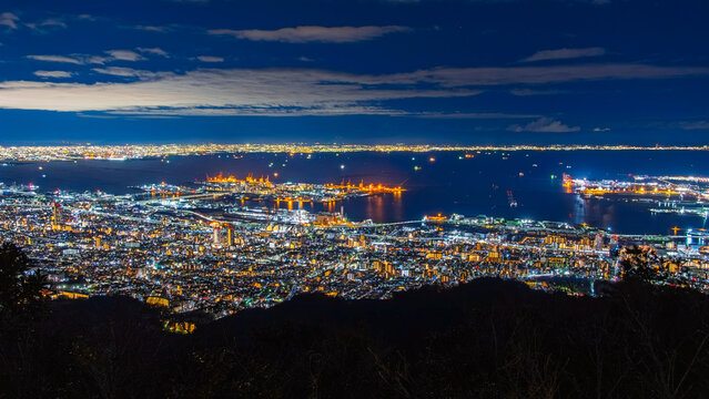 兵庫県神戸市 摩耶山・掬星台から一望する大阪湾と阪神間の大パノラマ夜景