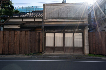 日本の武家屋敷風の門構え