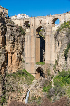 Vista del nuevo puente en la hist&oacute;rica ciudad de Ronda, Andaluc&iacute;a, Espa&ntilde;a