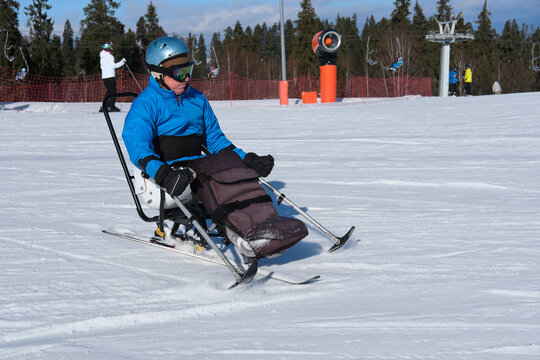 Confident mono skiing for a wheelchair user