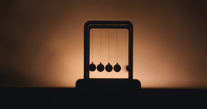 Newtons cradle swinging close up