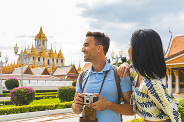 Fototapeta premium Tourist couple visiting Loha Prasat temple in Bangkok