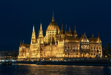 Obraz premium Illuminated Hungarian Parliament Building and Danube river at the night. Budapest capital od Hungary.