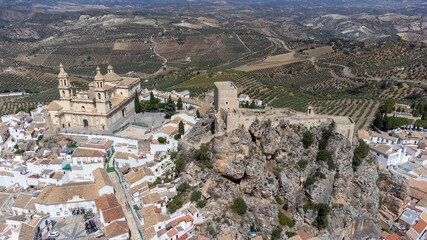 Fototapeta premium Rocky Castle Ridge Above Whitewashed Houses