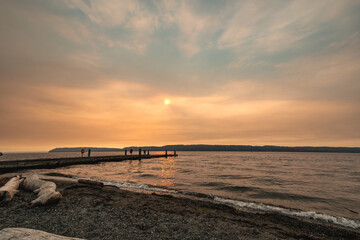 Obraz premium Pier at Mukilteo in late afternoon sun
